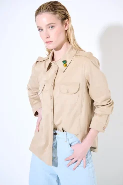 Discount KIKISIX CAMICIA CON TASCHE SPILLA ANANAS BEIGE