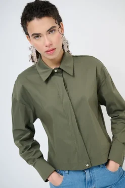 Sale KIKISIX CAMICIA CROP CON FINTONE VERDE MILITARE