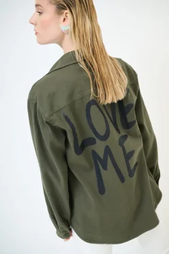 Fashion KIKISIX CAMICIA MILITARY CON STAMPA DIETRO E BOTTONI GIOIELLO VERDE MILI