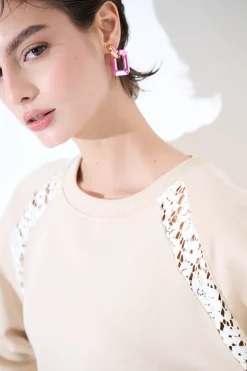 Hot KIKISIX FELPA OVER CON INSERTI IN PIZZO AVORIO