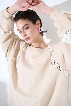 Hot KIKISIX FELPA OVER CON INSERTI IN PIZZO AVORIO